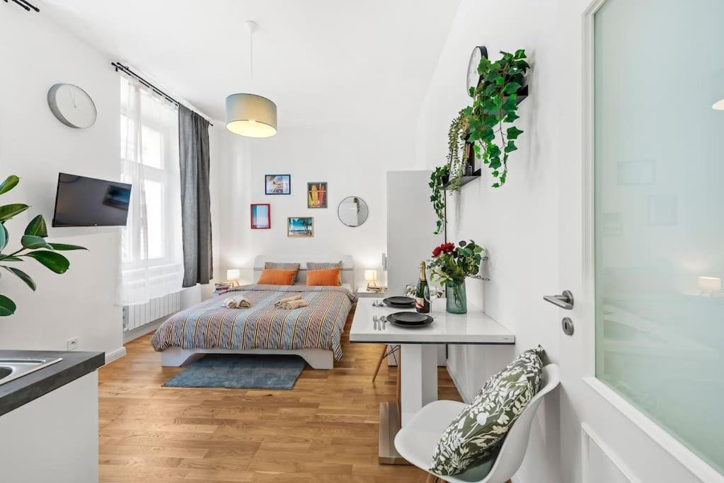 Boho Brand New Studio Apartment *